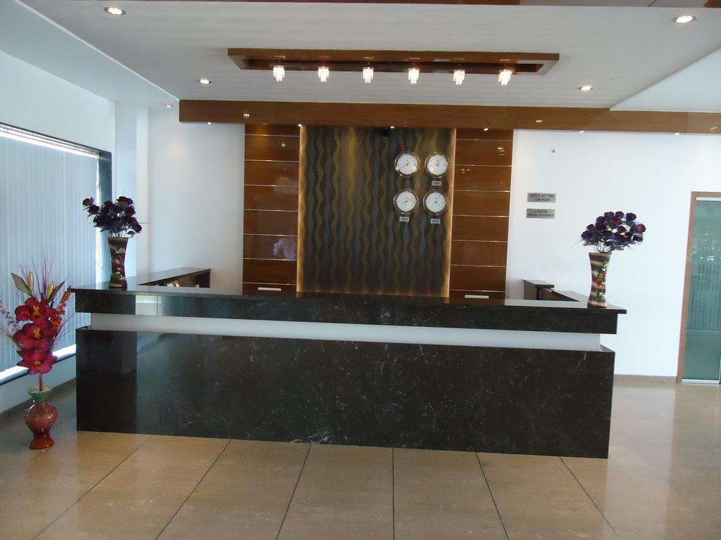 Hotel Sun Plaza Ankleshwar Bagian luar foto